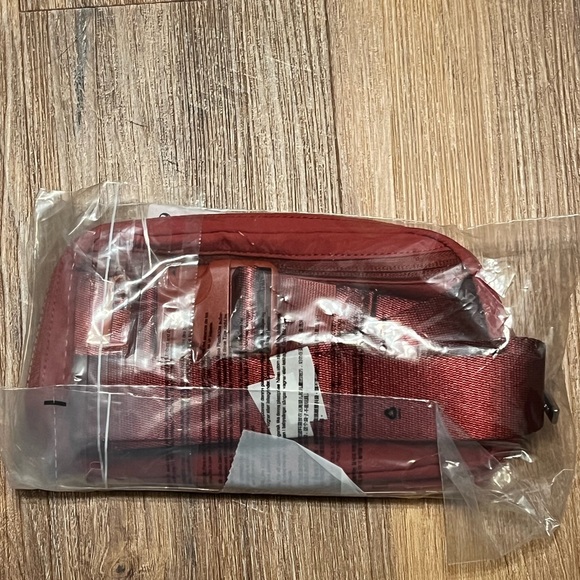 394. NEW COLOR - Lululemon everywhere belt bag 1L Terra Orange - Picture 3 of 6